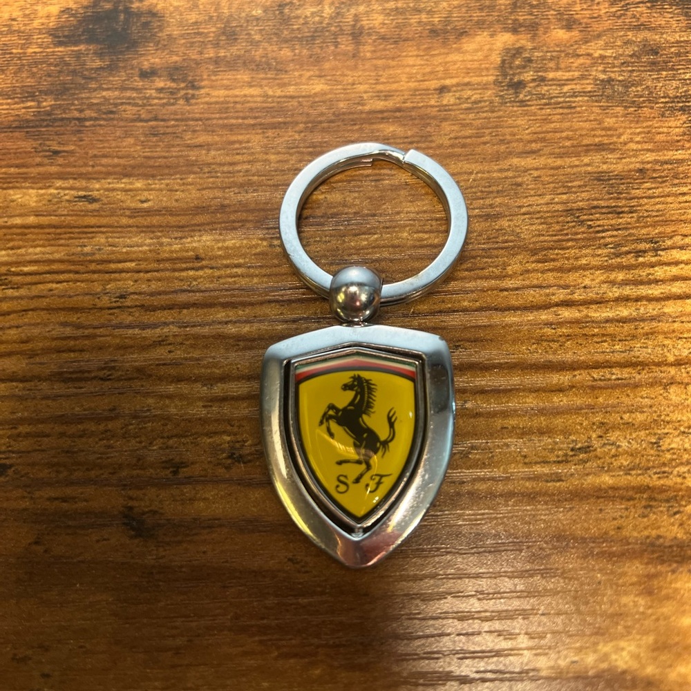 Original Ferrari Rotating Keychain - Picture 2 of 3